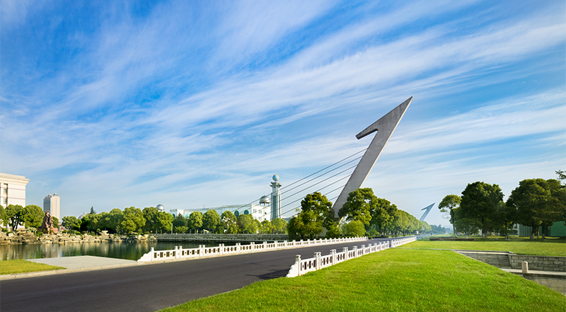 錨定世界一流，揚(yáng)子江藥業(yè)喜慶建廠50周年