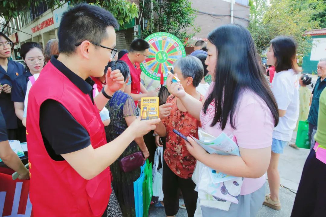 四川海蓉開展“綠水青山就是金山銀山”主題公益活動(dòng)